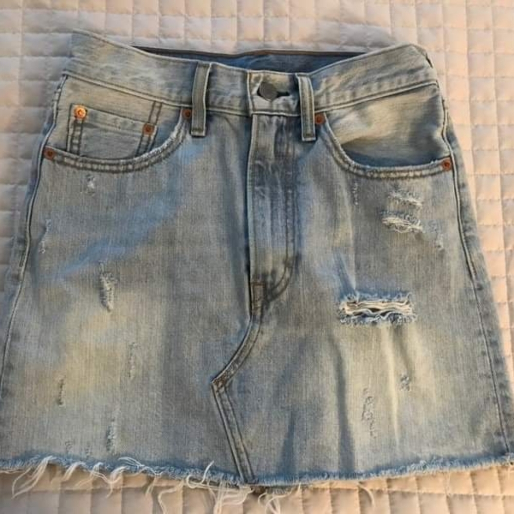 Levi's skirt